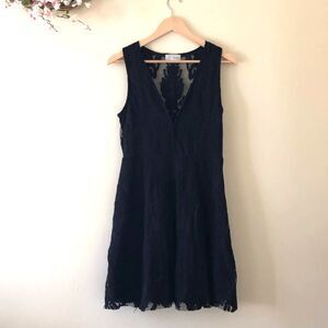 Lillie Avenue Lace Dress V-neck Black Size M